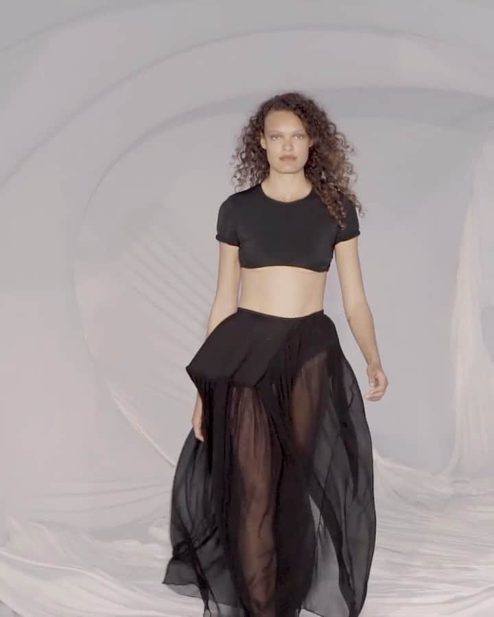 のインスタグラム：「@christopher_esber created a futuristic scene for the backdrop to his #NYFW September 2020 presentation.  Watch it now on NYFW.com」