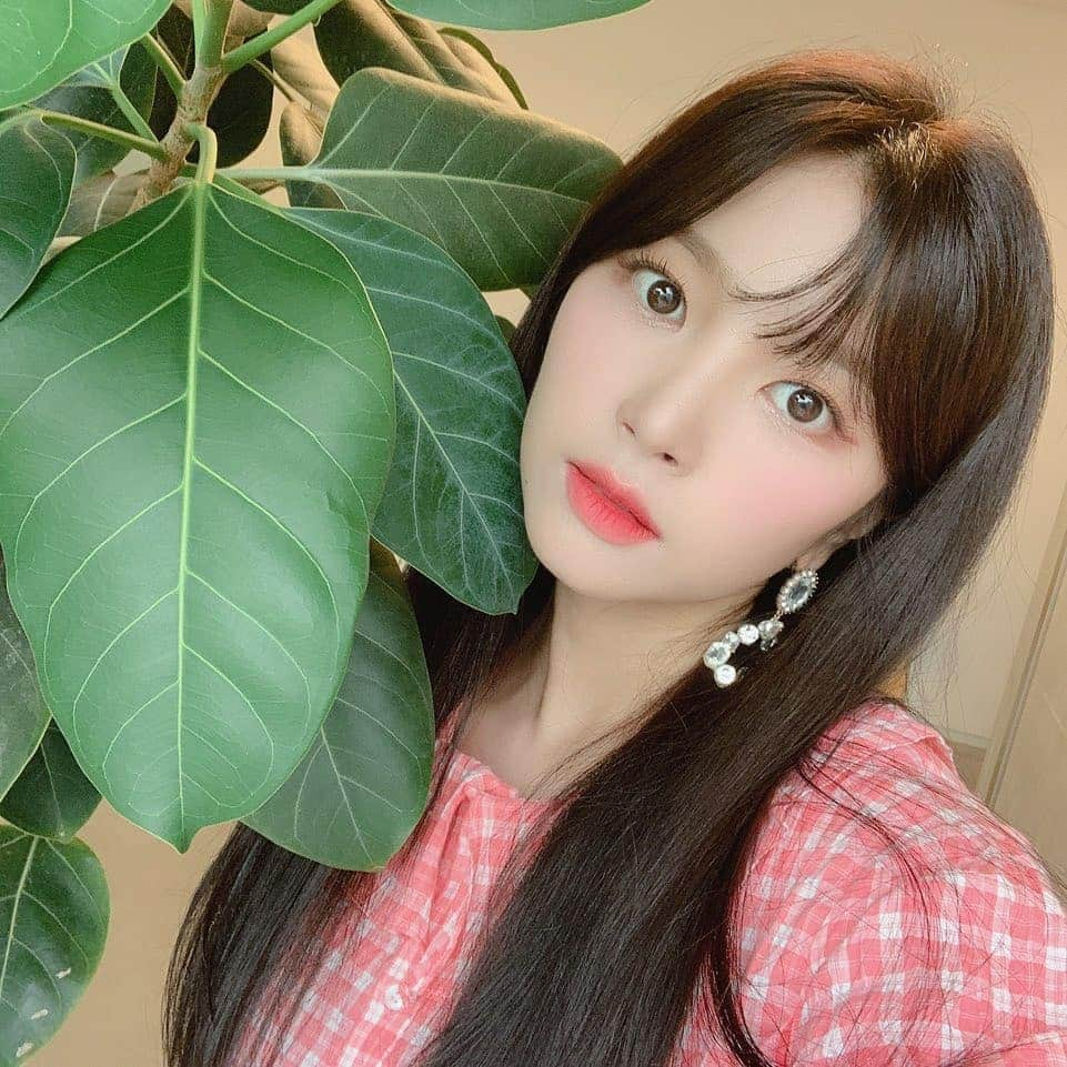 LABOUMさんのインスタグラム写真 - (LABOUMInstagram)「[#해인] 싱그러운 핸🌿   #라붐 #LABOUM #HAEIN  #라떼 #오늘도화이팅」9月15日 11時43分 - officiallaboum