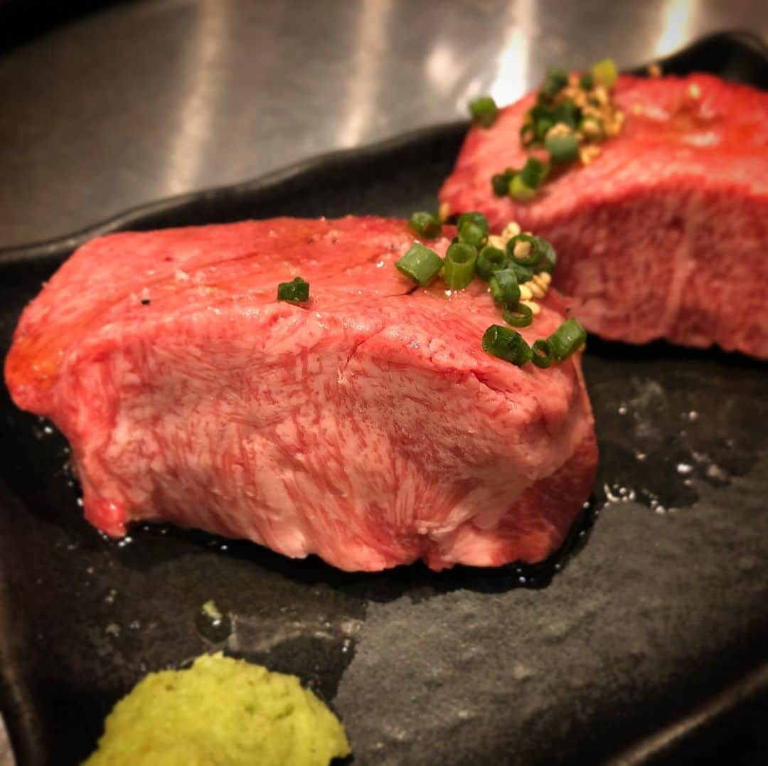 佐竹正史のインスタグラム：「分厚い肉シリーズ  その①厚切り牛タン  #焼肉 #牛タン #厚切り牛タン #肉スタグラム  #佐竹オスス飯 #しんざ笑もん #幡ヶ谷」