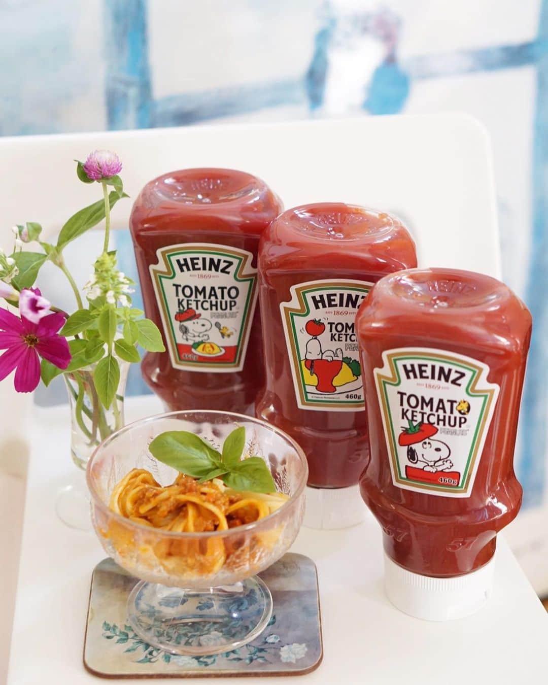 のインスタグラム：「I made meat pasta  @heinzjapan さんトマトケチャップ 逆さボトル🍅にスヌーピーバージョン 見つけちゃった💕  可愛すぎて、置いておくだけで テンションあがっちゃいました😎✨  ハインツさんのケチャップは トマトの味がしっかりしていて 大好きです〜🥺✨  今回はミートパスタ🍝に✨ ご馳走様でした🙏  #heinz#ハインツ#ケチャップ#スヌーピー#オリジナルデザイン#pr#花のある幸せごはん#おうちカフェ」