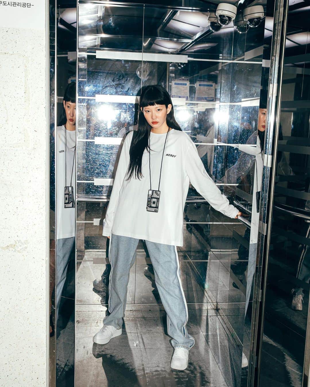 가로수길 , Seoulのインスタグラム：「Shoot for @nerdyofficial 🔥 널디스럽게 보미랑 진영이」