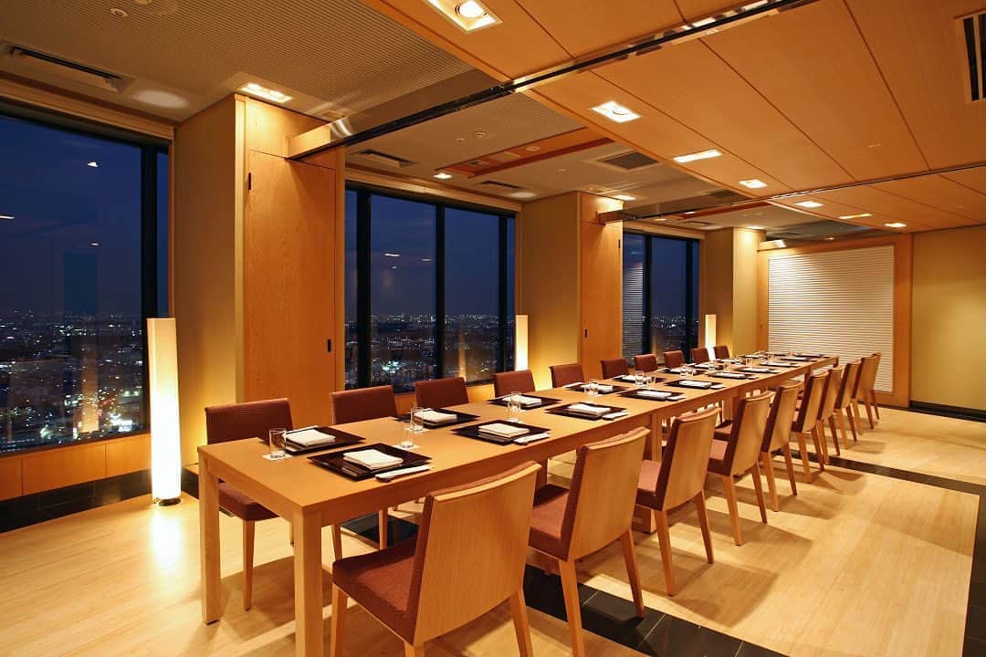 新横浜プリンスホテルのインスタグラム：「もうすぐ敬老の日✨ ご家族でのお集まりには日本料理 羽衣がの個室おすすめです。ご家族みなさまで笑顔いっぱいの楽しい時間をお過ごしください。  #新横浜プリンスホテル#プリンスホテル#新横浜#横浜 #敬老の日 #ホテルレストラン #ホテル#ホテルランチ #新横浜駅 #横浜グルメ #会席 #和食#ご褒美ランチ #記念日ランチ #御膳 #ホテルランチ #日本料理 #眺め #個室 #みなとみらい #shinyokohamaprincehotel#princehotel#shinyokohama#yokohama#hotel #restaurant #myyokohama」