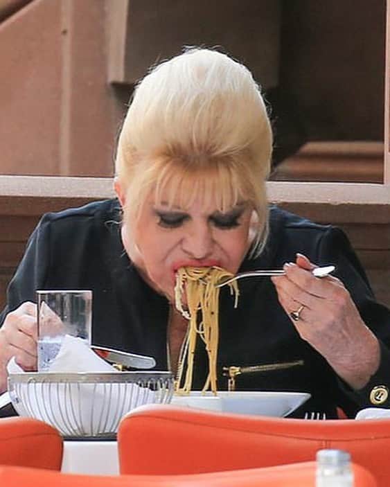 ミッチェル・コリンズさんのインスタグラム写真 - (ミッチェル・コリンズInstagram)「My worst nightmare in life is getting photographed eating spaghetti until I pass out at the table, but over the moon it happened to Ivana. #IvanaCarboload #IvanaTakeanap」9月15日 12時39分 - michcoll