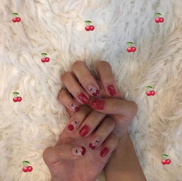 竹村夏音のインスタグラム：「🍒nail  去年の夏にしてもらったんだけど、めちゃくちゃ可愛くてお気に入り🌷♡  ネイルのデザインに悩んでる人の参考になりますようにっ  #nail#cherrynails#summernails#夏ネイル#さくらんぼ#velle_jp#lfl#お洒落さん#お洒落な人と繋がりたい#ネイル#ミス桜美林#桜美林ミスコン#네일아트#네일#좋아요#좋아요반사#셀스타그램」