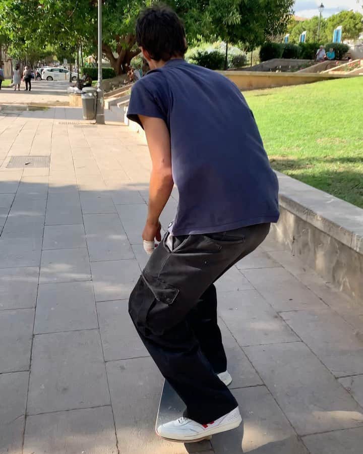 スラッシャーのインスタグラム：「🌊 CATFISH side dish with @t0mkn0x in Palma, Mallorca 🎣 Filmed by @shanejoneill」