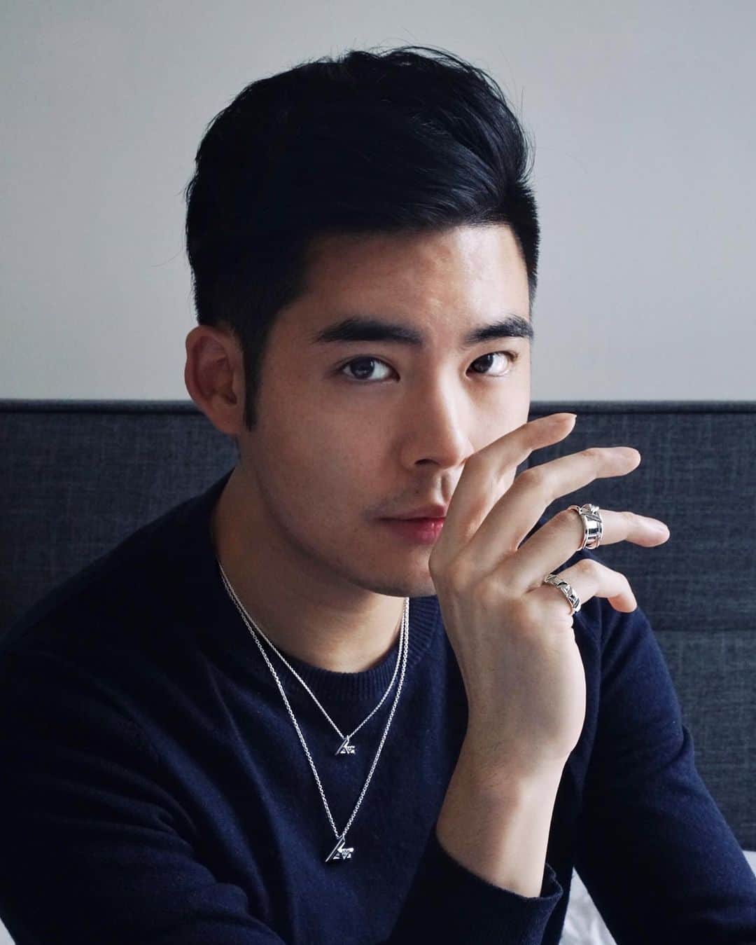 Christoffer Chengのインスタグラム：「Accessorise ✨✨✨ #louisvuitton #LvVolt」