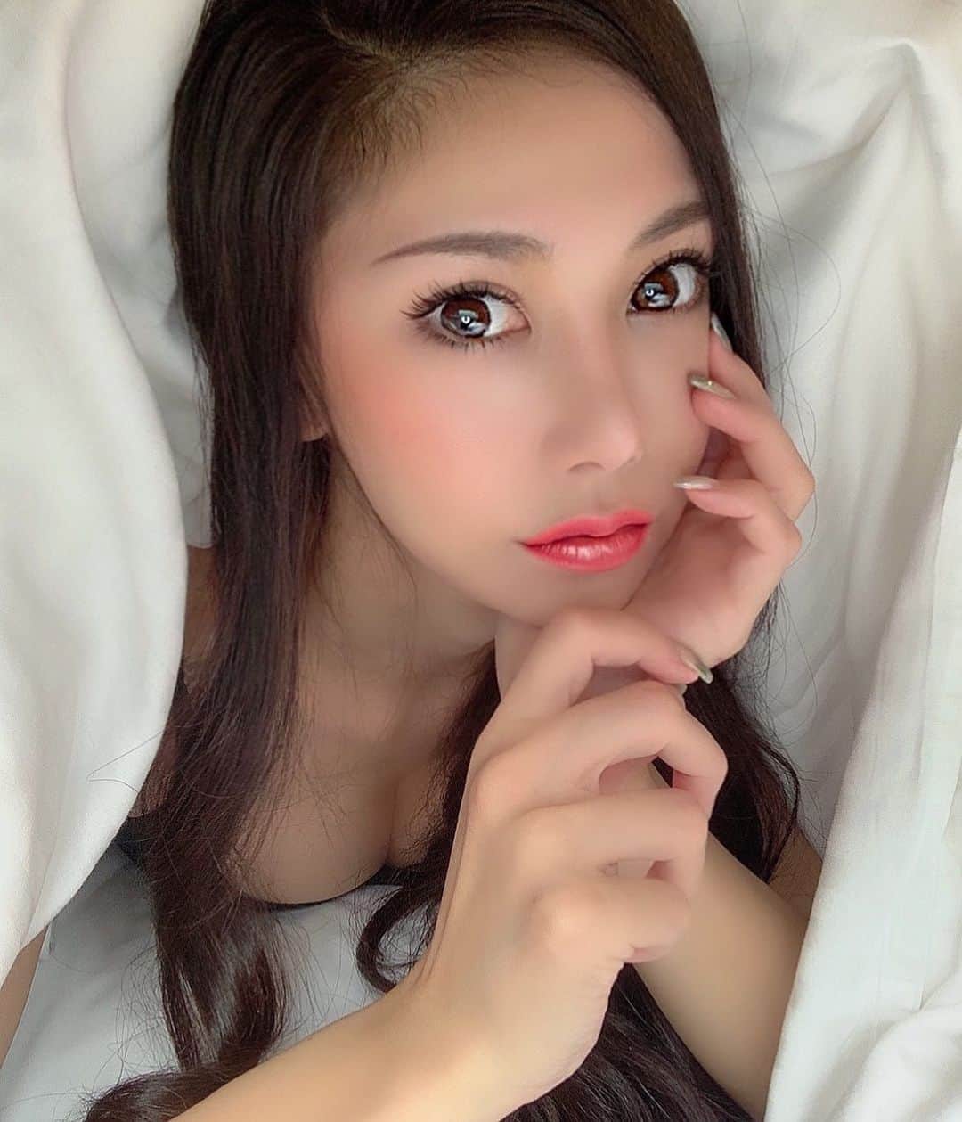 のインスタグラム：「Good morning 💙  I'm still in a dream ww😴」
