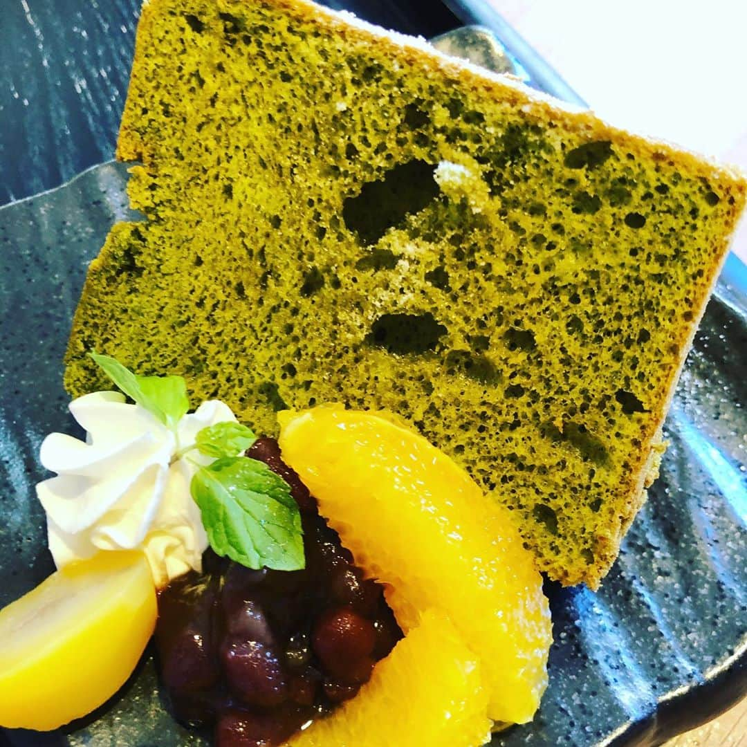 中村譲さんのインスタグラム写真 - (中村譲Instagram)「ランチタイムは、やお萬に隣接しているMatcha cafe HACHIにてヘルシー&スイーツ #福岡 #博多 #姪浜グルメ #姪浜カフェ #ランチ #スイーツ #パン #ヘルシーメニュー #matchacafehachi #やお萬 #やお萬ランチ #抹茶  #fukuoka #cafe #matcha #sweets #hakata #meinohama #lunch #healthyfood @ishidakikaku.inc」9月15日 13時04分 - joechan1515