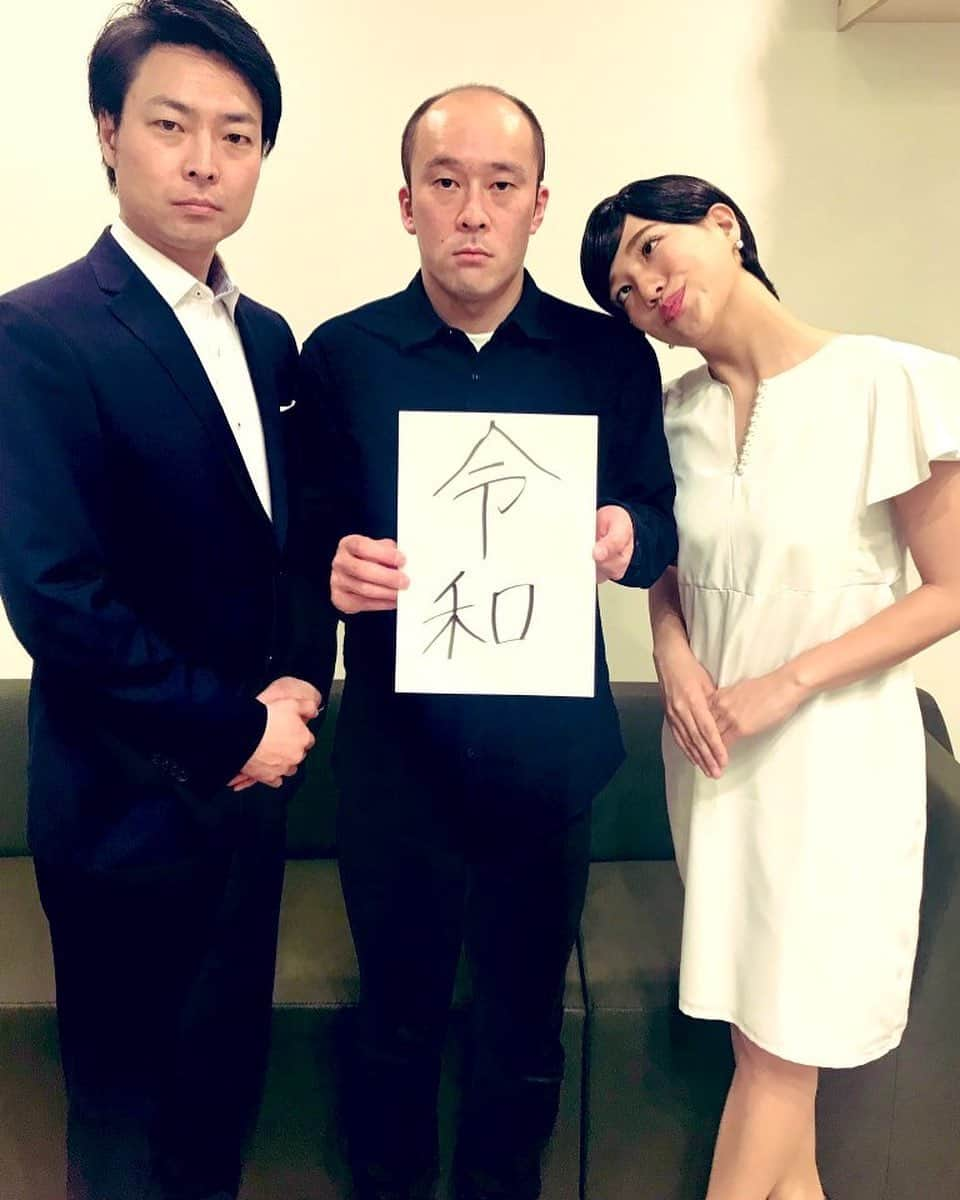 信濃岳夫さんのインスタグラム写真 - (信濃岳夫Instagram)「‪菅新総裁おめでとうございます。‬  ‪間違いなく、菅総裁のもとでは改革断行内閣になる。‬  ‪つまり、改革断行内閣になるという事です。‬  ‪小泉夫妻も、いっしょに改革を成し遂げていきたいと思います。‬  ‪その想いと共に菅新総裁との一枚。‬  ‪セクシーですね。‬  #小泉夫妻 #小泉進次郎 #滝川クリステル #新総裁 #菅義偉 #信濃岳夫 #金原早苗 #もりすけ」9月15日 13時20分 - takeoshinano