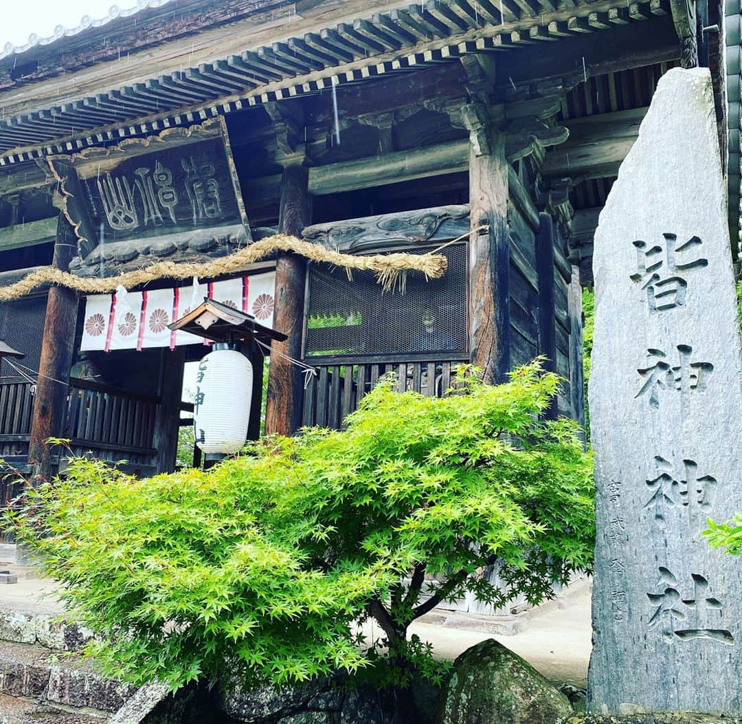 LOVE ME DOさんのインスタグラム写真 - (LOVE ME DOInstagram)「長野県の皆神神社です。皆神ピラミッドと呼ばれる皆神山、山頂に鎮座する神社です。不思議なパワーを感じられます。流れを変えたい方は待ち受け画像に使ってみて下さい。 #待ち受けにどうぞ  #待ち受け画面  #待ち受け画像  #皆神山パワースポット  #皆神神社 #長野県長野市」9月15日 13時31分 - lovemedo_fortunteller