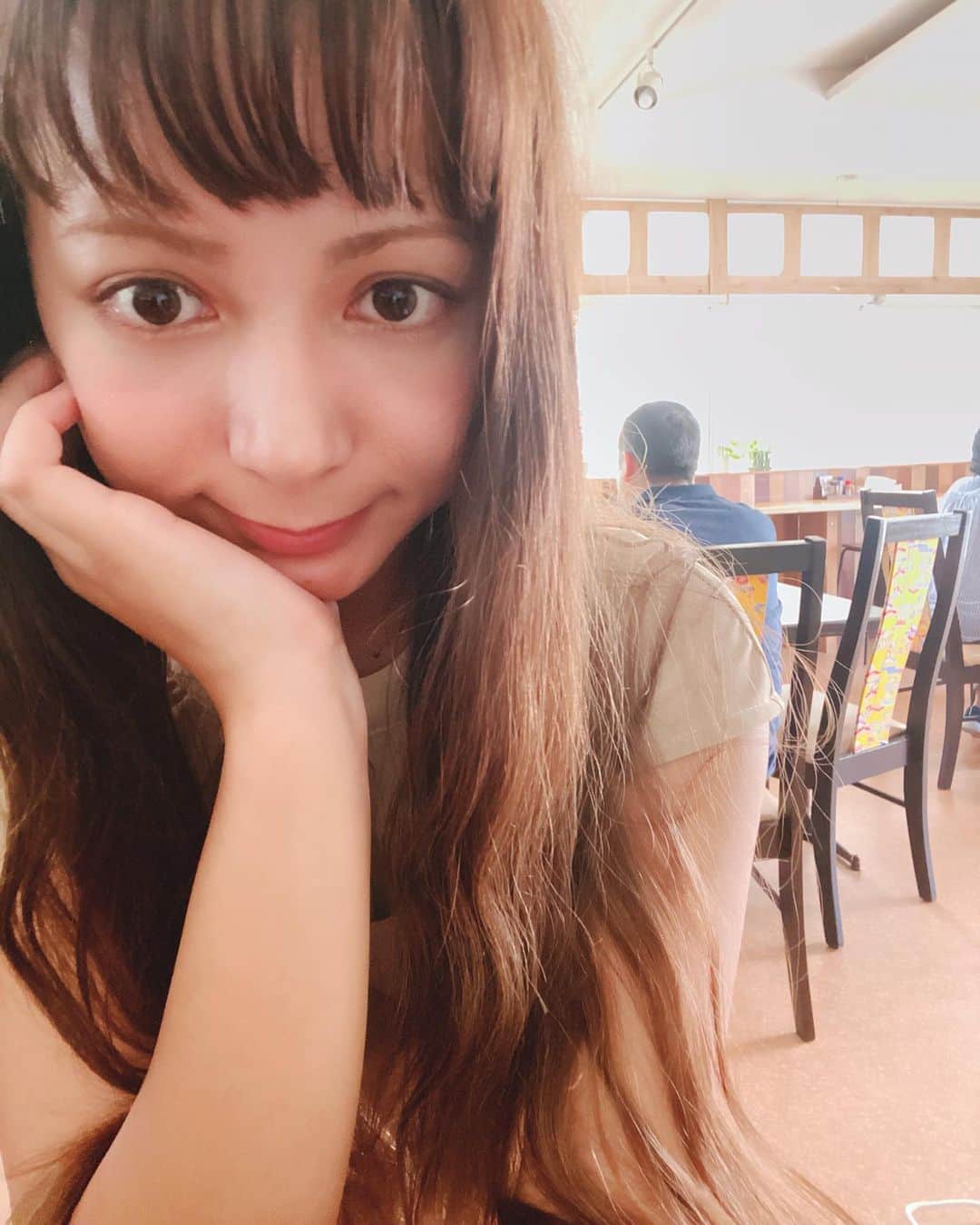 Arimeのインスタグラム：「今日のお昼は沖縄そばセット🍜 沖縄市のはま屋さん！いつも美味しい(´∀｀*) 沖縄そば調査中！笑  #モデル#ランチ #おなかすいた #沖縄そば #沖縄グルメ #おいしい #綺麗な海 #ヨガいきたいな #わんこなしでは生きていけません会#ペロリと完食」