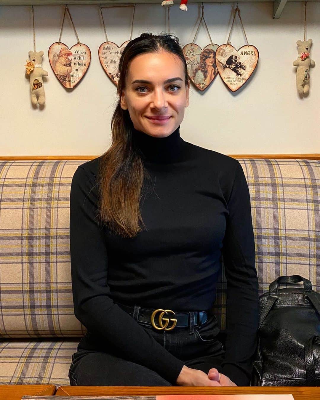 エレーナ・イシンバエワのインスタグラム：「Доброе утро мои дорогие! 🤗 ⠀ Сегодня, я с вами буду целый день в сторис @isinbaeva.fund. ⠀ Жду ваши вопросы в окошке в сторис @isinbaeva.fund 🤗 ⠀ А это мы с мужем, первый раз после рождения сына, завтракаем не дома 🤩🤪 ⠀ До встречи в сторис, мои хорошие! 🤗🤗🤗 ⠀ Good morning my dears! 🤗 ⠀ Today, I will be with you all day in storis @isinbaeva. fund. ⠀ I am waiting for your questions in the window in storis @isinbaeva.fund 🤗 ⠀ And this is my husband and I, for the first time since the birth of our son, having Breakfast not at home 🤩 🤪 ⠀ See you in storis, my good ones! 🤗🤗🤗」