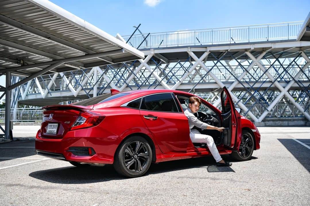 EnjoyHondaThailandさんのインスタグラム写真 - (EnjoyHondaThailandInstagram)「Honda Civic TURBO RS สีใหม่ Ignite Red Metallic สปอร์ตพรีเมียมทุกมุมมอง ภายในห้องโดยสารกว้างขวาง  #HondaThailand #NewHondaCivic #IgniteYourRacingSpirit」9月15日 14時00分 - hondathailand