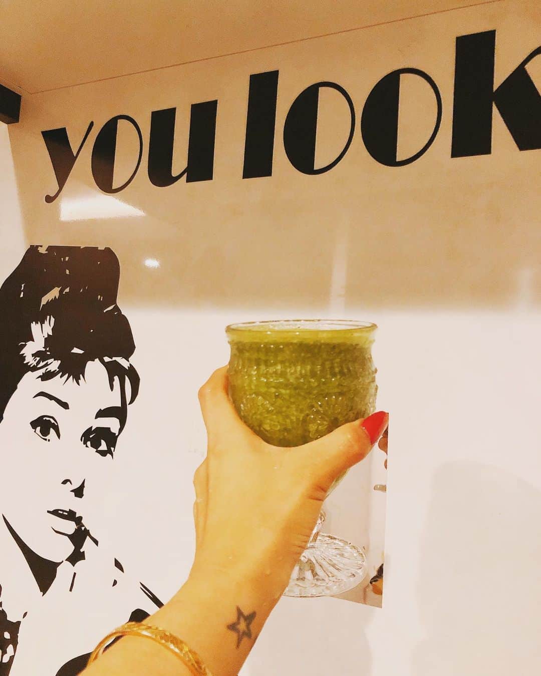 朝比奈りえさんのインスタグラム写真 - (朝比奈りえInstagram)「day START  smoothie♡  #148cmの彼女 #秋 #すすきの #sexy #美尻 #フィットネス女子 #prettywomandancers #アラサー女子 #ダイエット仲間募集  #歌舞伎町 #キャバクラ #キャバ嬢 #空 #名古屋錦 #ダンスショー #ショータイム #ポールダンス #プリティウーマン #prettywoman #エンジェルシャンパン #148cm #Gカップキャバ嬢 #主婦  #コロナに負けるな #水着ギャル  #筋トレ #宅トレ #海 #プロテイン」9月15日 14時12分 - lie8862