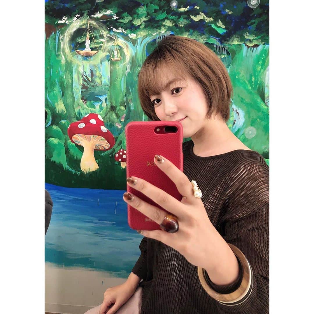 のインスタグラム：「☆☆☆ ・ ・ 見て見て髪がサラサラ！ 銀座にオープンした銀座ラビクール @rabbicour_official へ ・ ・ 落ち着いた素敵な空間でヘッドスパを受けてきました ・ カウンセリングしてくださり 自分に合ったヘッドスパを 私は悩みでもある肩こりと目の疲れも相談しました ・ どうやらカチコチだったらしく 気持ち良くて半分記憶にない私は 目が覚めるとスッキリ‼️ 頭皮の凝りは顔や胸のたるみにも繋がるらしく定期的にメンテナンスが必要だな、、と ・ 500円引きになるクーポン頂きました 予約の際、備考欄にyoka1124と入力してください 気になる方は是非♡ ・ ・ ・ ・ ・ ・ ・ #ヘッドスパ専門店#ヘッドスパ銀座#ラビクール #ラビクールジャーニー#ヘッドスパ #美髪 #リラクゼーション」