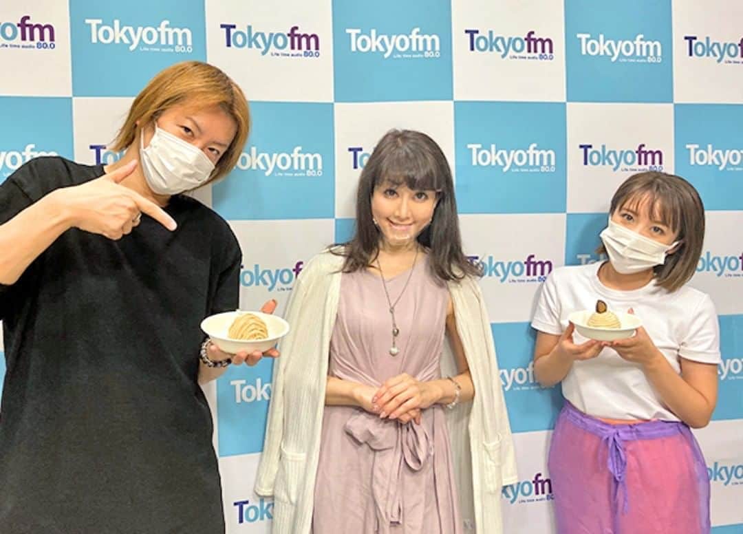 高橋みなみの「これから、何する？」のインスタグラム：「フードジャーナリスト✨#岩谷貴美 さん✨に✨最新のオススメ🌰モンブラン🌰情報✨を教えていただきました！ 岩谷さん、ありがとうございました！  ⏬岩谷さんのスイーツ満載のInstagramはこちら！ https://www.instagram.com/takamiiwaya/  #高橋みなみ #若新雄純 #tokyofm」