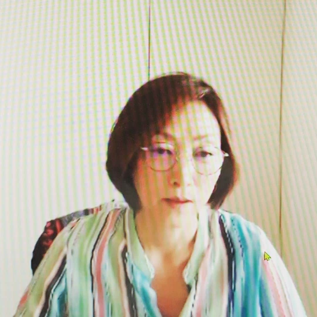 田中ウルヴェ京さんのインスタグラム写真 - (田中ウルヴェ京Instagram)「今日はzoomでの企業研修でした。 Withコロナの時期。 一般講演は難しくなっているようですが、長年携わっている様々な企業での新入社員、3年目、5年目フォローアップ、プレイングマネジャー、管理職研修などは全てオンライン研修になりました。 移動時間が必要ないことから、1日に数本やることもありますが、合間には必ず体操を入れるように意識してます。移動時間がないという事はつまり歩いてないということでして。😅」9月15日 14時23分 - miyako.tanaka.oulevey