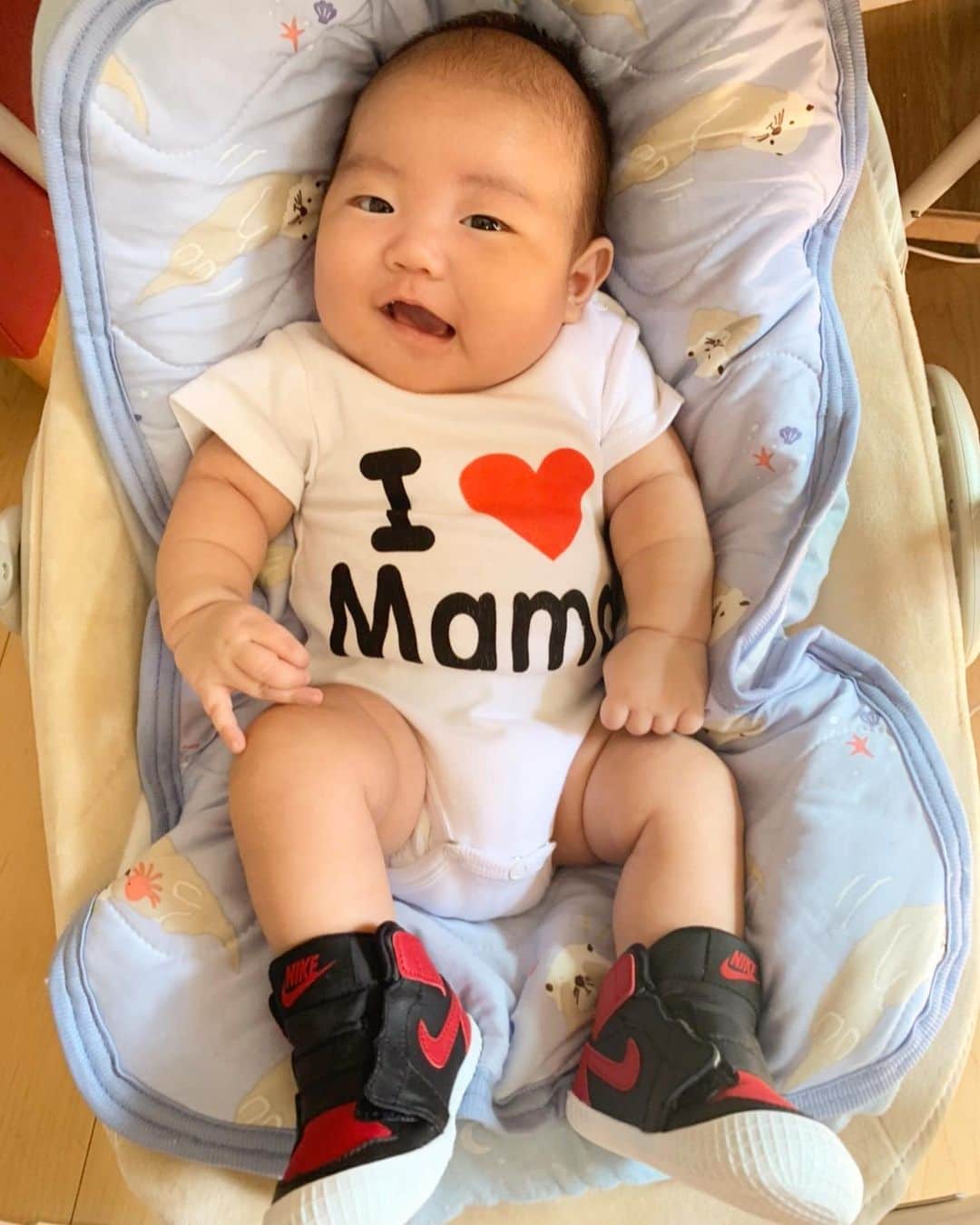 渡部太基さんのインスタグラム写真 - (渡部太基Instagram)「. First shoes👟 ありがとうございます🎁☺️ #わたべんちのまはろくん #firstshoes #ファーストシューズ #nike #jordan1 #履くnike #i❤️mama かよ🙄」9月15日 14時52分 - daikick7