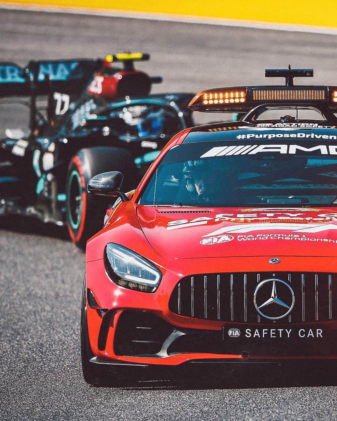 メルセデス・ベンツさんのインスタグラム写真 - (メルセデス・ベンツInstagram)「Kraftstoffverbrauch kombiniert: 13,1 l/100 km  CO₂-Emissionen kombiniert: 299 g/km  mb4.me/DAT-Leitfaden  Mercedes-AMG GT R]   The Mercedes-AMG GT R knows how to impress in any color! 🤩 Enjoy it once more before we’re back in silver next race weekend! 👀💥」9月15日 15時05分 - mercedesbenz