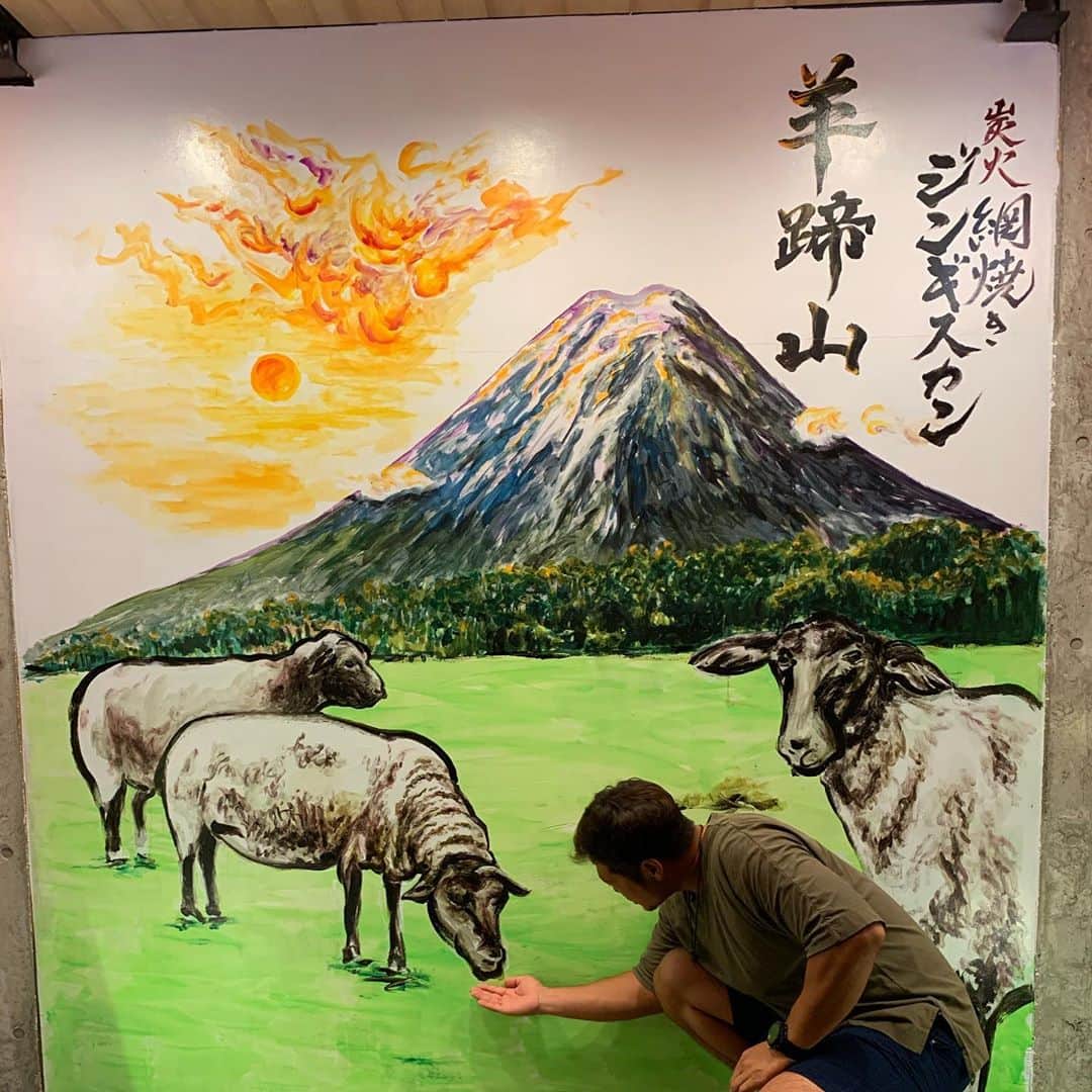村中恭兵のインスタグラム：「今日は吉村さんに誘っていただき、沖縄では中々食べられないジンギスカン料理をご馳走になりました！ お肉臭みもなく非常に食べやすくて美味しいので、沖縄に来てジンギスカンが食べたくなったらおすすめです👍  食べ過ぎてお腹パンパンです笑」