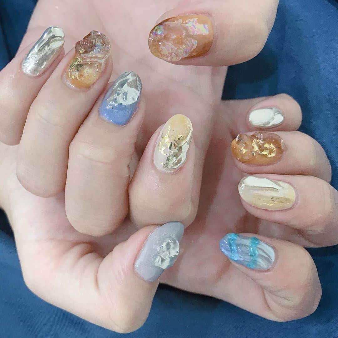 なかやまちえこさんのインスタグラム写真 - (なかやまちえこInstagram)「秋のmetallic nails💫⠀ ⠀ #nail #nails #nailart #ネイル #美甲 #ネイルアート  #japanesenailart #manucure #japanesenails #manicurist #gelnails #أظافر #네일아트 #미용 #vẽmóng #ngườiđẹp  #เพ้นท์เล็บ #искусствоногтя #artedeuñas #เพ้นท์เล็บเจล #ジェルネイルデザイン #ネイルデザイン #senikuku #nagelkunst  #ミラーネイル #mirrornails #メタリックネイル #metallicnails」9月15日 15時36分 - chiekonakayama