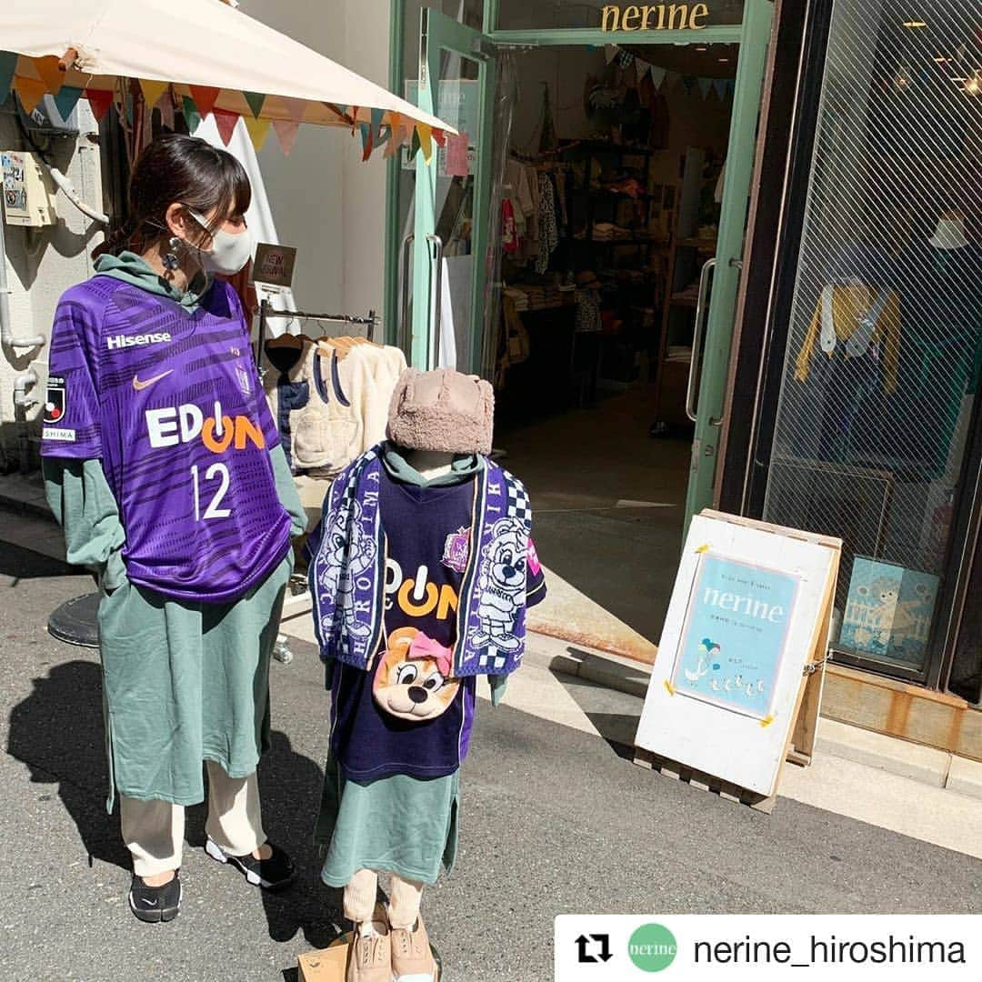 サンフレッチェ広島さんのインスタグラム写真 - (サンフレッチェ広島Instagram)「#Repost @nerine_hiroshima (@get_repost) ・・・ サンフレッチェ広島応援スタイル📣📣・ ・ ・ 今回は親子で応援コーディネート✨✨お揃いのワンピースにユニホームを重ね着したスタイル♩♩  本日入荷のワンピースでコーディネートしてみました！！スウェットやパンツなども入荷致しましたので是非、店頭まで足を運んでみて下さいね😊🌷・ ・ ・ ・ がんばれ！サンフレッチェ広島！！みんなで一緒に応援しましょう📣  (株)グッズカンパニーはサンフレッチェ広島を応援しています。  #サンフレッチェ広島  #sanfrecce #サンフレッチェ広島ユニフォーム #ユニホームコーディネート #積攻 #nerine広島#ネリネ広島#子供服nerine#子供服ネリネ #広島#広島子供服#広島セレクトショップ#子供服セレクトショップ #子供服」9月15日 15時56分 - sanfrecce.official