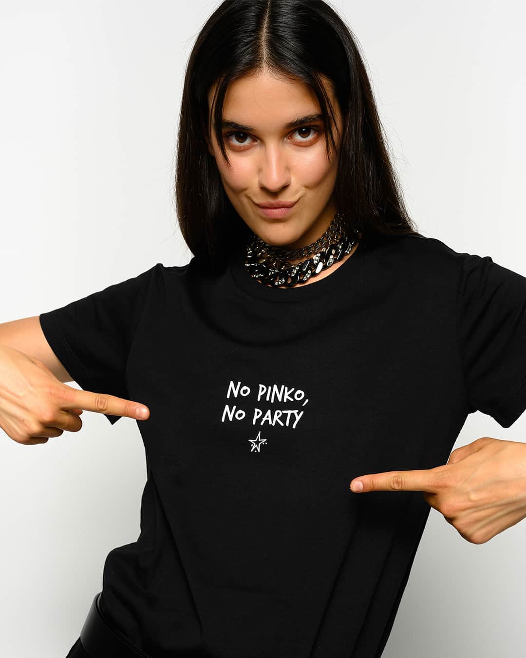 PINKOさんのインスタグラム写真 - (PINKOInstagram)「Is there something better than a cool T-shirt with your strong message on it? Find the #PINKO slogan T-shirts capsule collection online and in your favorite Store. #FW20」9月15日 16時00分 - pinkoofficial