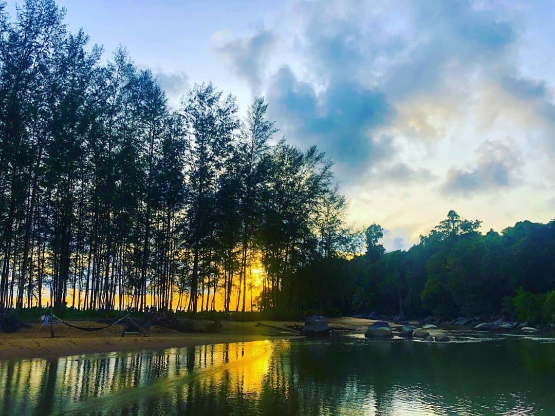 木村好志のインスタグラム：「カオラックの夕陽。 静かで綺麗だったな〜。 また行きたい😆」