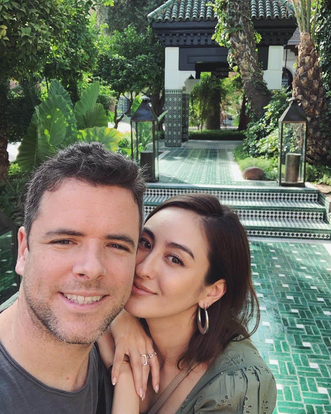 オードリー亜谷香のインスタグラム：「Happy birthday to the man that has stood by me through thick and thin. Although this is the longest time we’ve spent apart in our 11 years together (no thanks to corona) , nothing makes me happier than the thought of being with you. Missing you and wishing you the best birthday my love 🤍🎉🥳🎂」