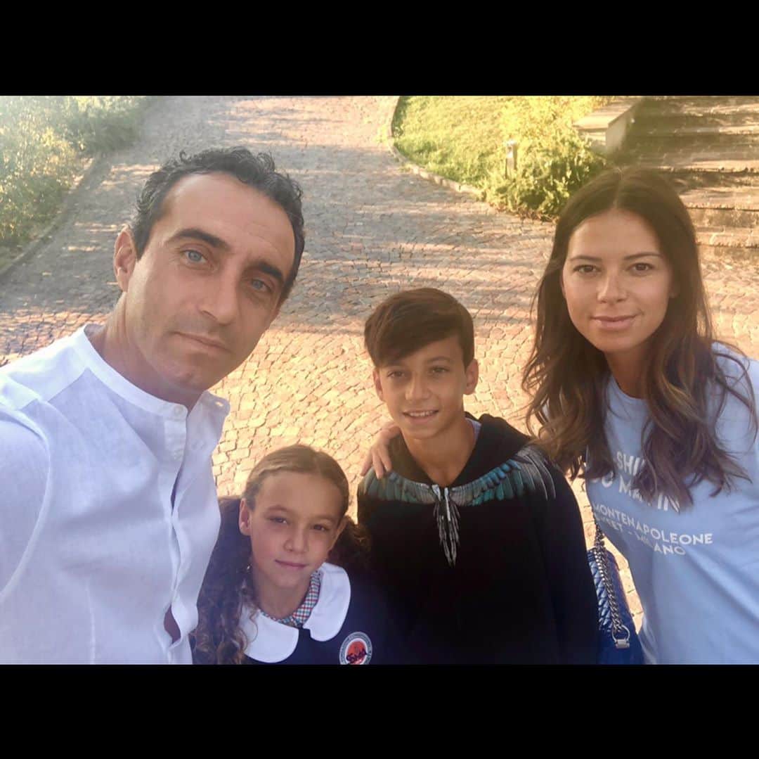 ダリオ・ダイネッリのインスタグラム：「Tutti a scuola .... ah no ... Uno già a casa 🙈🙈🙈 #primogiornodiscuola #edolinomalato」