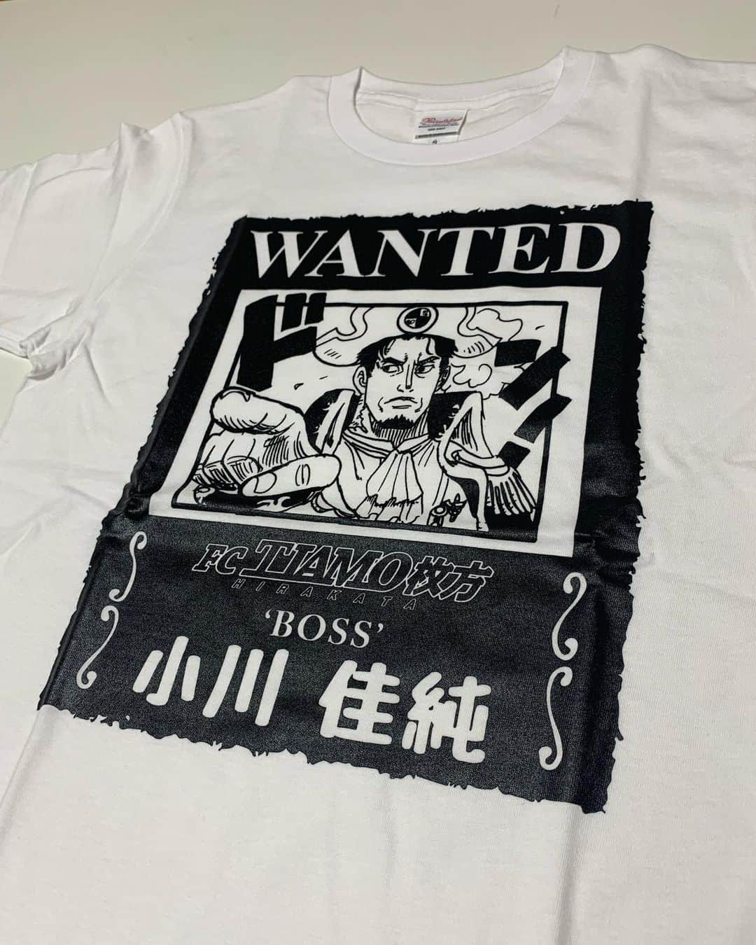 小川佳純さんのインスタグラム写真 - (小川佳純Instagram)「. 海賊風オリジナルTシャツ🏴‍☠️ 販売されてます！ 似てますか…？？🤔 FC TIAMO オフィシャルHPで購入できます！  #fctiamo #海賊風オリジナルTシャツ #さすがにこれ着て外は歩けないですか？笑 #部屋着でいいので」9月15日 17時02分 - yoshizumi_ogawa_official