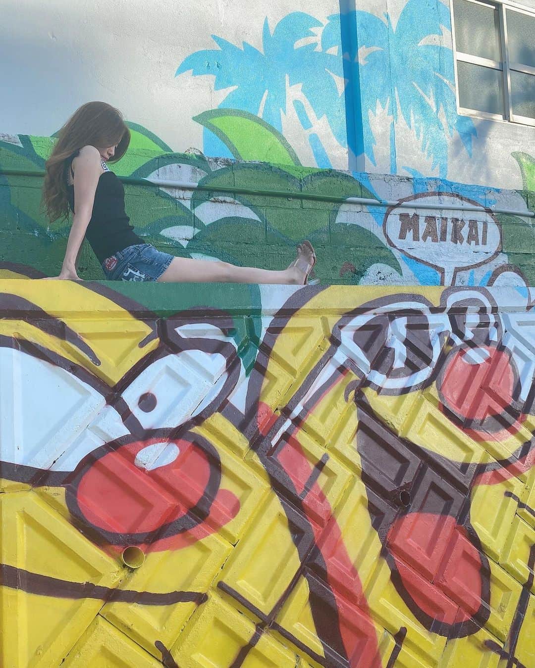 美沙さんのインスタグラム写真 - (美沙Instagram)「映え💛💙❤️💚 有名なハンバーガー屋さん🍔 らしいんやけど16時までで食べれんやった🤣 . #沖縄 #宮古島 #伊良部島 #女子旅」9月15日 17時07分 - misa0623r