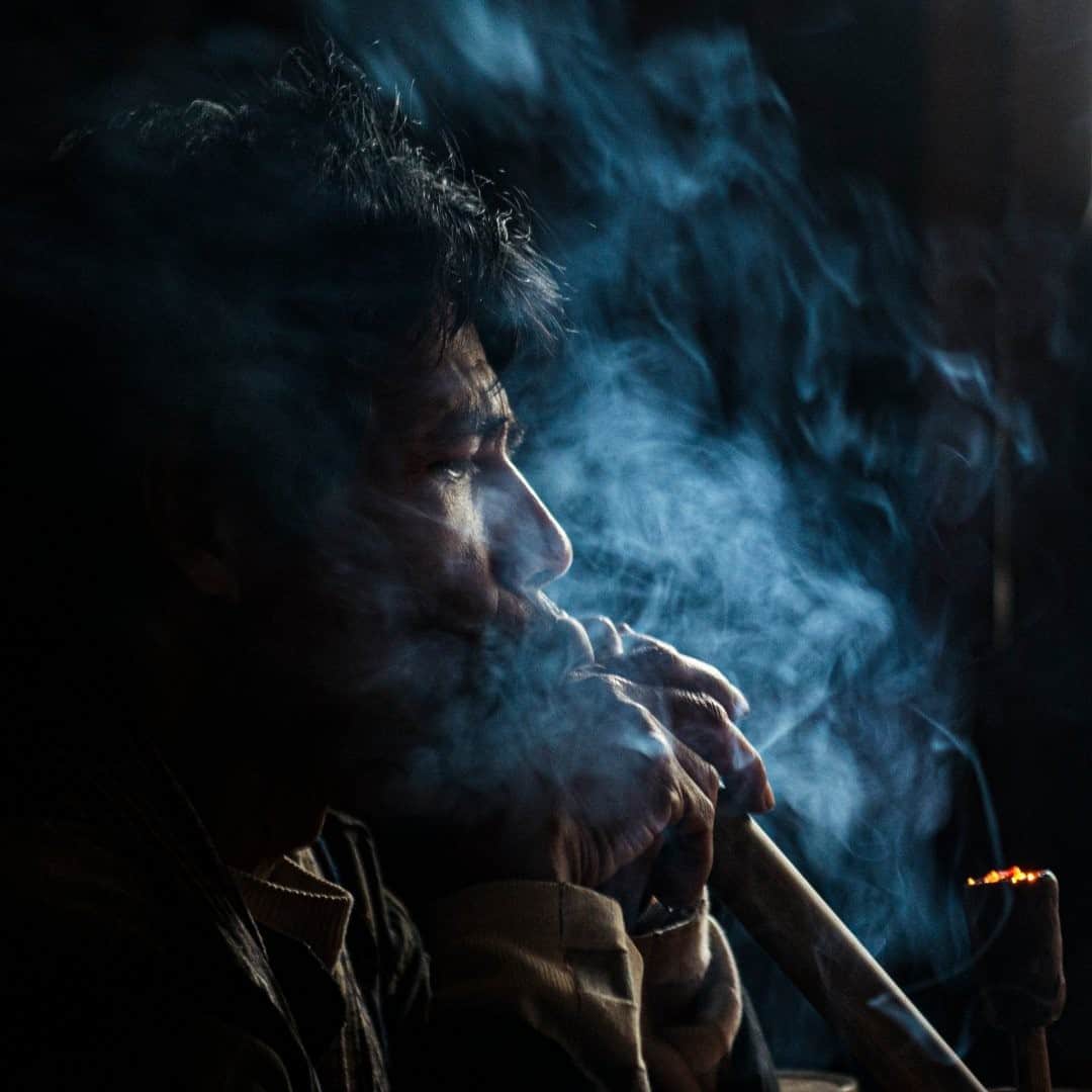 National Geographic Travelさんのインスタグラム写真 - (National Geographic TravelInstagram)「Photo by Prasenjeet Yadav @prasen.yadav  A Khasi man smokes tobacco in his hut while looking at the gloomy weather outside. I spent a lot of time with the Khasi people of India's Meghalaya trying to understand their past by talking to them and reading about their genetic ancestry.  Among approximately 220 tribes of northeast India, only Khasis speak an Austroasiatic language, a family of languages considered to be the oldest identifiable language group of this region that spreads from eastern India to Southeast Asia. Khasi speakers probably went to Southeast Asia via the northeast Indian corridor 30,000 to 40,000 years ago. So the Khasi tribes represent a genetic continuity between the populations of South Asia and Southeast Asia.  Follow me @prasen.yadav for more photos from the extremely biodiverse states of India.」9月15日 17時08分 - natgeotravel