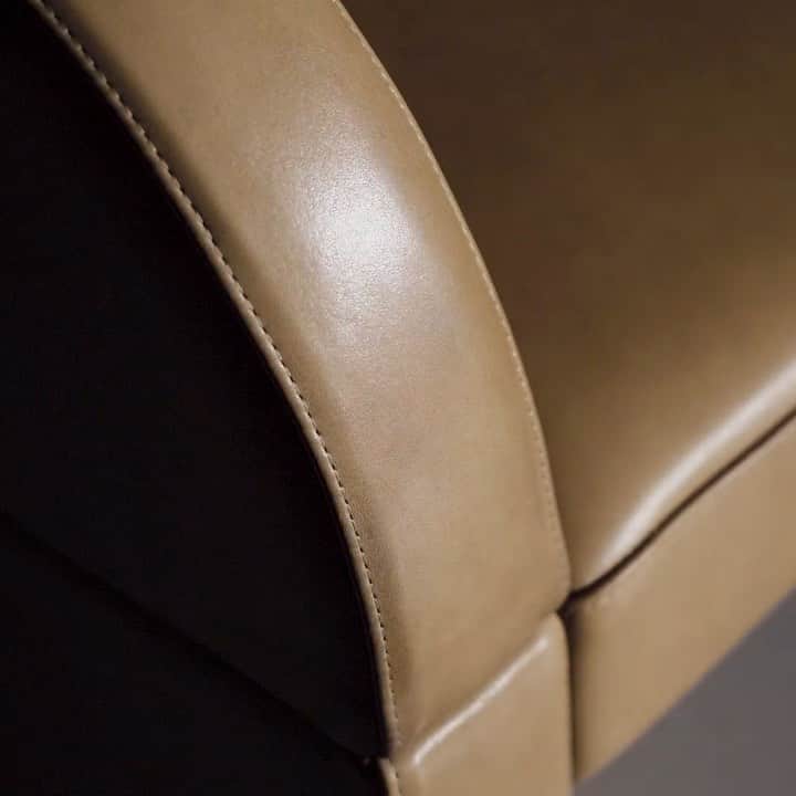 のインスタグラム：「Sculptural Iconographic Contemporary   Lazybones by @studiopepe_official   #BaxterWorldwide2020 #baxtermadeinitaly #baxter #newcollection #leather #sofa #studiopepe #furniture #luxury #interiors #interior #interiordesign #lazybones #design」