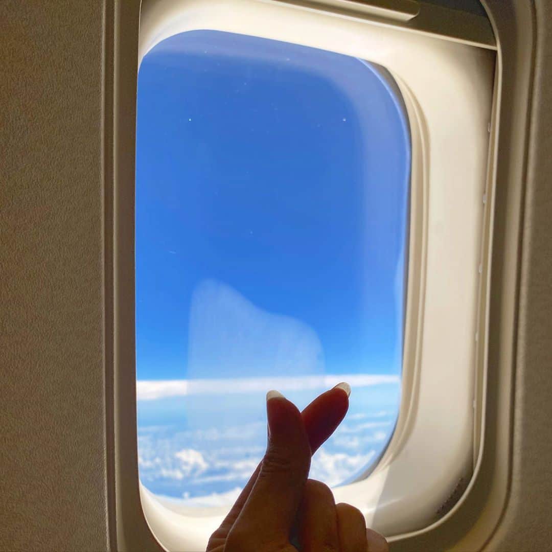 藤村椿さんのインスタグラム写真 - (藤村椿Instagram)「. . . 飛行機すきです。。💓  #飛行機好きな人と繋がりたい  #飛行機からの景色 #ほぼ宇宙」9月15日 17時21分 - tsubaki_fujimura