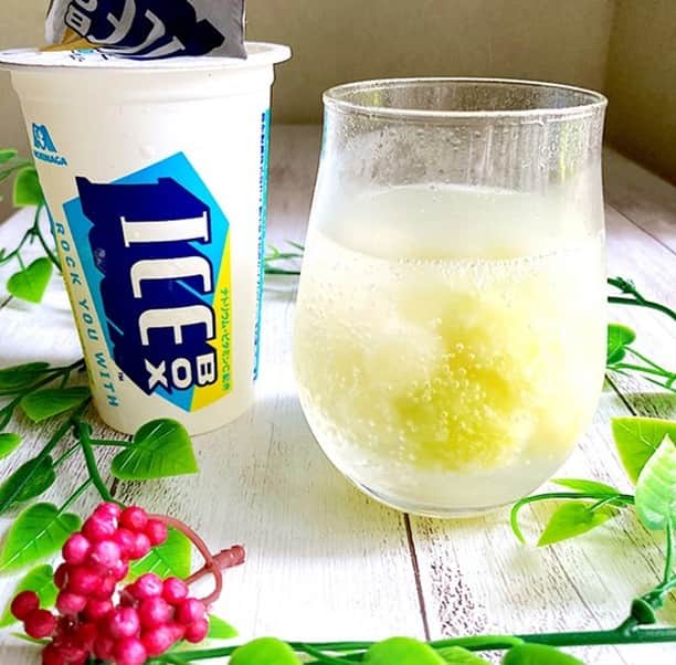 のインスタグラム：「【おすすめ！#アイスボックスレシピ】 今日も一日お疲れ様です！ アイスボックスレシピでおいしくクールダウンしませんか？  「びーちゃんbkoさん」が考案してくれた 『ICEBOXドリンク』 美味しいアイスボックスと美味しいメロンに炭酸水で贅沢ドリンク さっぱり美味しい♡   #アイスボックス #ICEBOX #メロン #炭酸水」