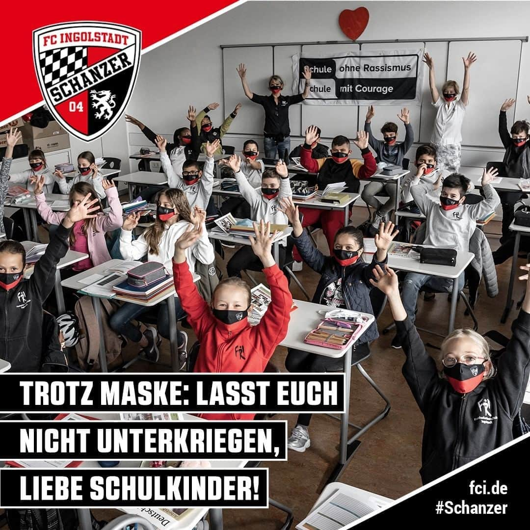 FCインゴルシュタット04さんのインスタグラム写真 - (FCインゴルシュタット04Instagram)「550 #Schanzer Masken für unsere Partnerschulen ⚫️🔴👏 Für die Fünftklässler der Realschule Berching, des Katharinengymnasiums, der Fronhofer Realschule und des Gymnasiums Schrobenhausen gab es zum Schulstart eine schwarz-rote Überraschung 🤩🎁 ____ Liebe Schülerinnen und Schüler, lasst euch nicht unterkriegen - genießt trotz der Masken und den Einschränkungen eure Zeit im Unterricht mit euren Freunden! Das gemeinsame Lernen ist unersetzlich und weil das so weitergehen soll, seid ihr dran: Bleibt stark, bleibt verantwortungsvoll, haltet euch an die Hygieneregeln und dann überstehen wir das alles 🤜🤛 Wir freuen uns schon auf zahlreiche, künftige Aktionen mit euch, insbesondere auf das Projekt „Schule ohne Rassismus - Schule mit Courage“, das wir gemeinsam mit euch schon seit 2015 immer wieder in den Fokus rücken ✊  Wir sehen uns bald wieder, eure Schanzer . . #Schanzerfürimmer #einfachkriegstduwoanders #Soccer #Football #Fussball #Ingolstadt #FCIngolstadt04 #3Liga #zeigtsuns #fu3ball #workhard #UnserVerein #Schwarzrot  #Gemeinsam #Zusammenhalt #corona #Schule #Partnerschule #Schrobenhausen #Berching #masken #Verantwortung #Zukunft #Danke」9月15日 17時41分 - dieschanzer