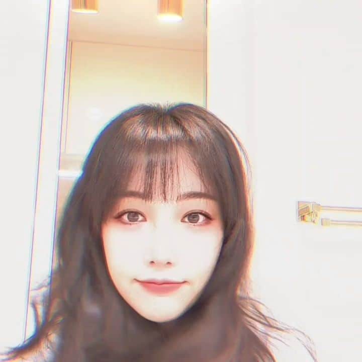 イ・ユリのインスタグラム：「#이유리#어플이다했네 #이쁜척주의」