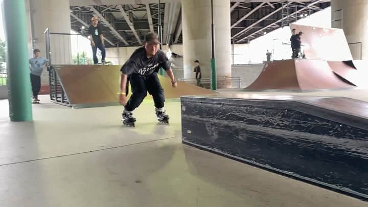 安床武士のインスタグラム：「Small things🤏 バンクでスピードを加速させる感覚が気持ちいい！ @usdskates  @goodskates_inc  @canamonroad_japan  @lzbn_official  @papasu1048  #usdskates #rollerblading #inlineskate #aggressiveinline #takeshiyasutoko #インラインスケート #ローラーブレード #安床武士」