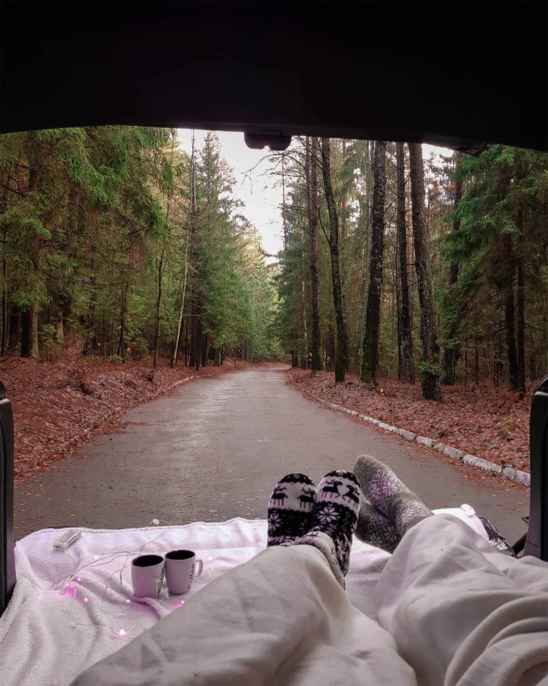 BMWのインスタグラム：「When we say camping, this is what we have in mind. The second generation of the BMW X5. # BMW #X5 #BMWrepost @miki_krus」