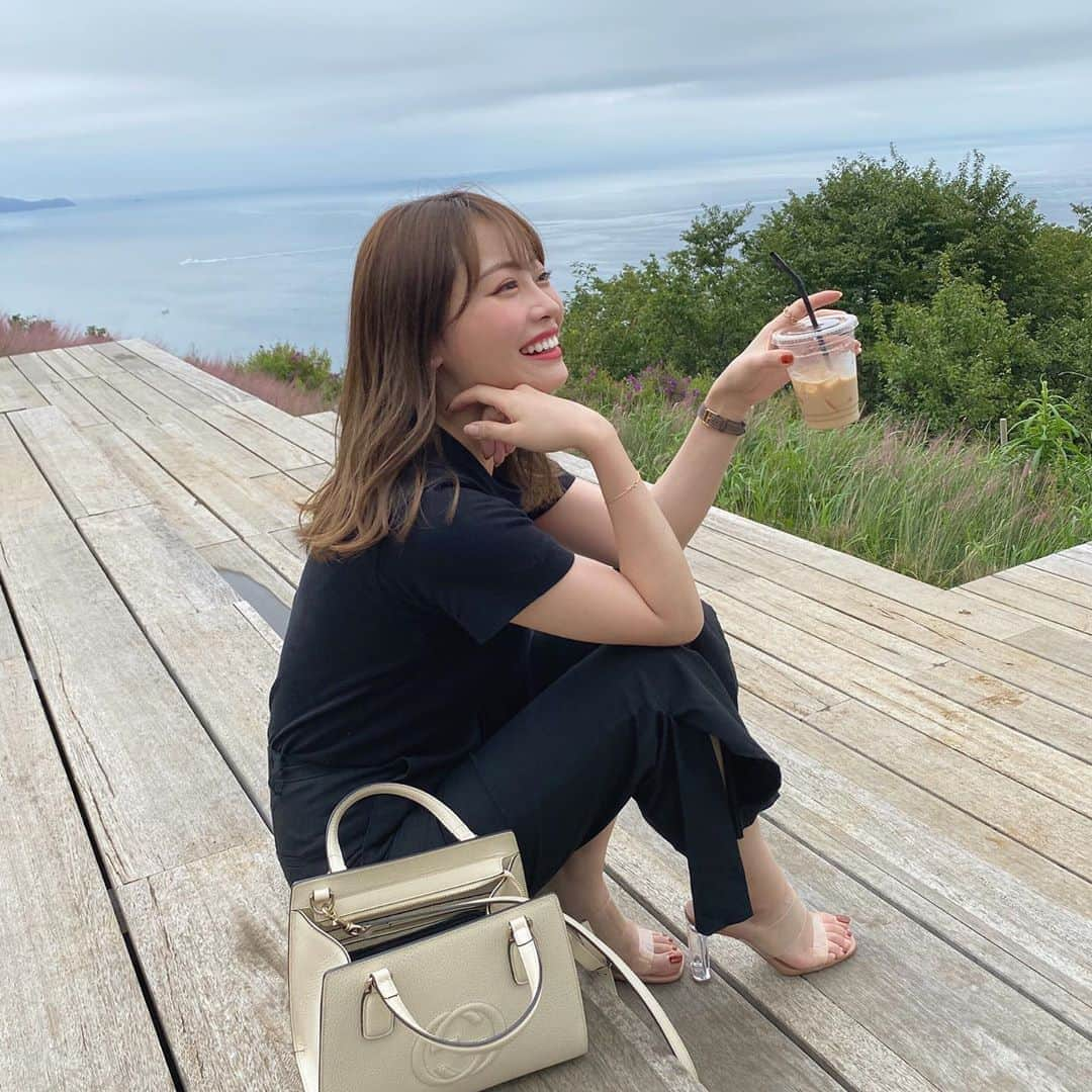 高木由梨奈さんのインスタグラム写真 - (高木由梨奈Instagram)「熱海の絶景地で飲むコーヒー最高に美味しかった☕️❣️﻿ ﻿ インスタでコーヒー持ちがち、、笑笑﻿ ﻿ #アカオハーブローズガーデン﻿ #コエダハウス」9月15日 18時21分 - yurina_takagi