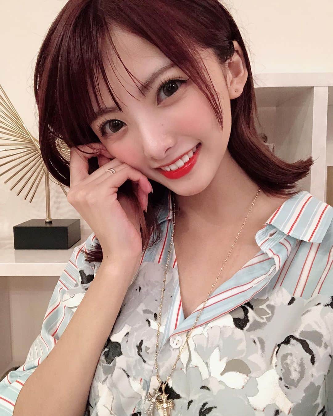 岡田栞奈のインスタグラム：「夜少し寒くなってきたね🍂  #地毛だとこのくらいの長さ #過去写真 #SNS更新頑張ってみる」