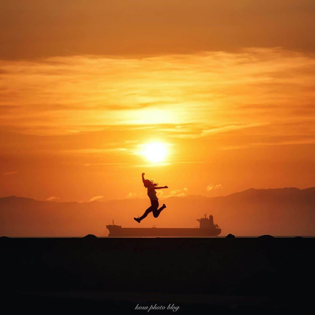 コサさんのインスタグラム写真 - (コサInstagram)「Sunset High Jump . Location:和歌山 Wakayama / Japan🇯🇵 Date:2020年9月 . #sunset #ap_japan_member #japan_bestsunset #unlimitedsunset #Japan_Daytime_View #TandDフォトコンテスト2020 #try #今こそ写真でつながろう #パワーフォト部 #sorakataphoto  #art_of_japan_ #tokyocameraclub #dpj_member #IG_PHOS #photo_jpn #ptk_japan #pt_life_ #bestjapanpics #YourShotPhotographer #light_nikon #LBJ_Legend #広がり同盟メンバー #nipponpic_member #special_spot_legend #s_shot #japan_of_insta #bestphoto_japan #Rox_Captures #kf_gallery_vip #1x_japan」9月15日 18時32分 - kosa_photo