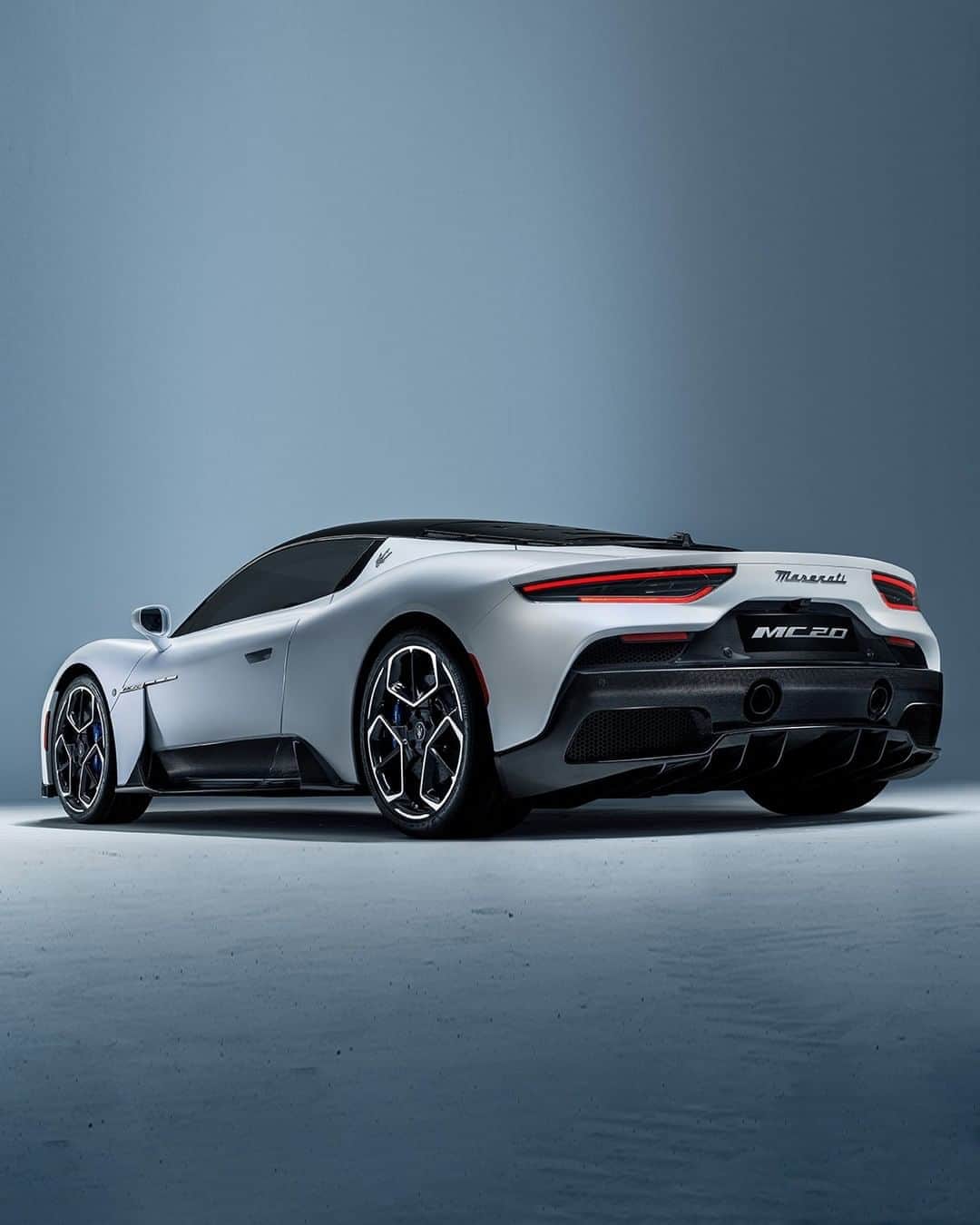 Maserati Japan | マセラティ ジャパンのインスタグラム：「Road-hugging downforce without compromising its clean, elegant lines. Design artistry and aerodynamics merge flawlessly. MC20. The First of its Kind. #MaseratiMC20 #Maserati」