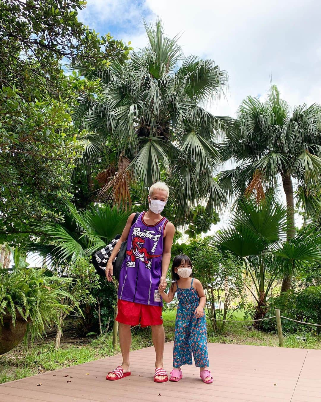 照屋 健太郎のインスタグラム：「✌🏻🌴💦 #mitchellandness #mitchellness #okinawa #basketball #raptors」