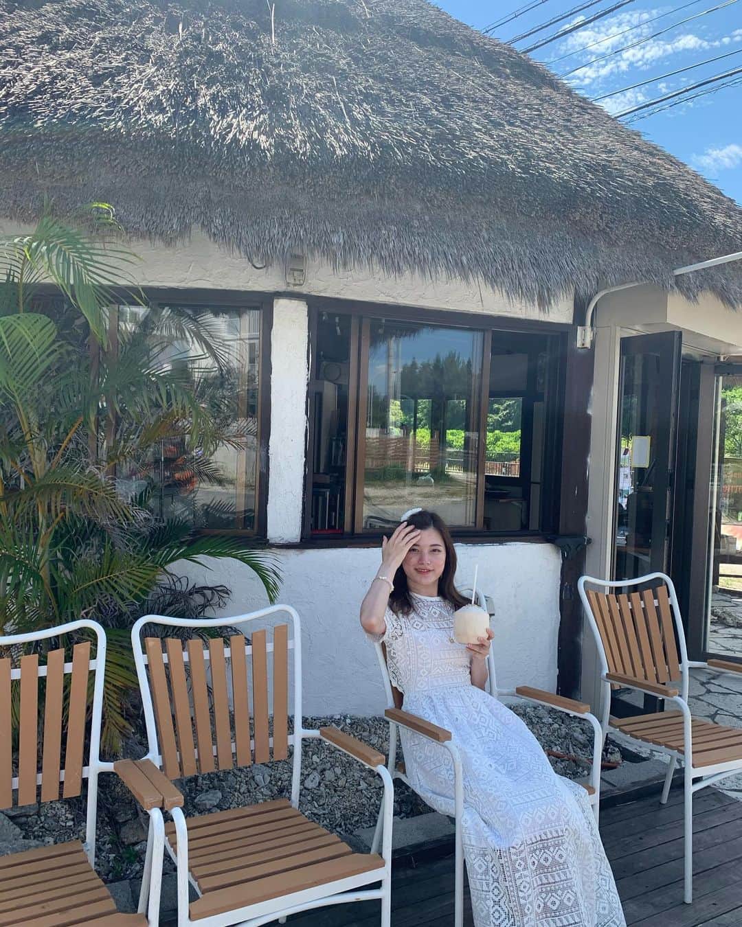 Laraのインスタグラム：「🥥 . #coconut 🧉❤️」