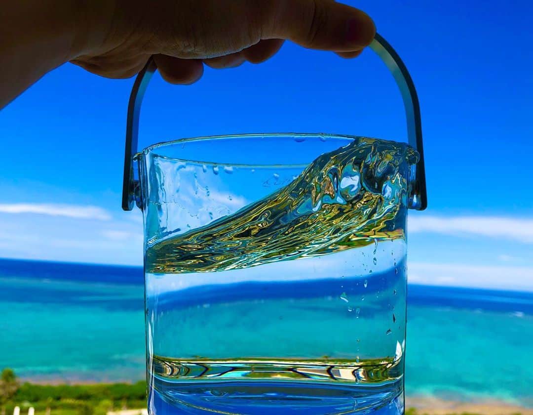 Yota Towatariのインスタグラム：「とれたての海。  #photography #photooftheday #photo #sea #ocean #sky #beach #beautiful #beautifulphoto #beautifulocean #bluesky #onnason #okinawa #japan」