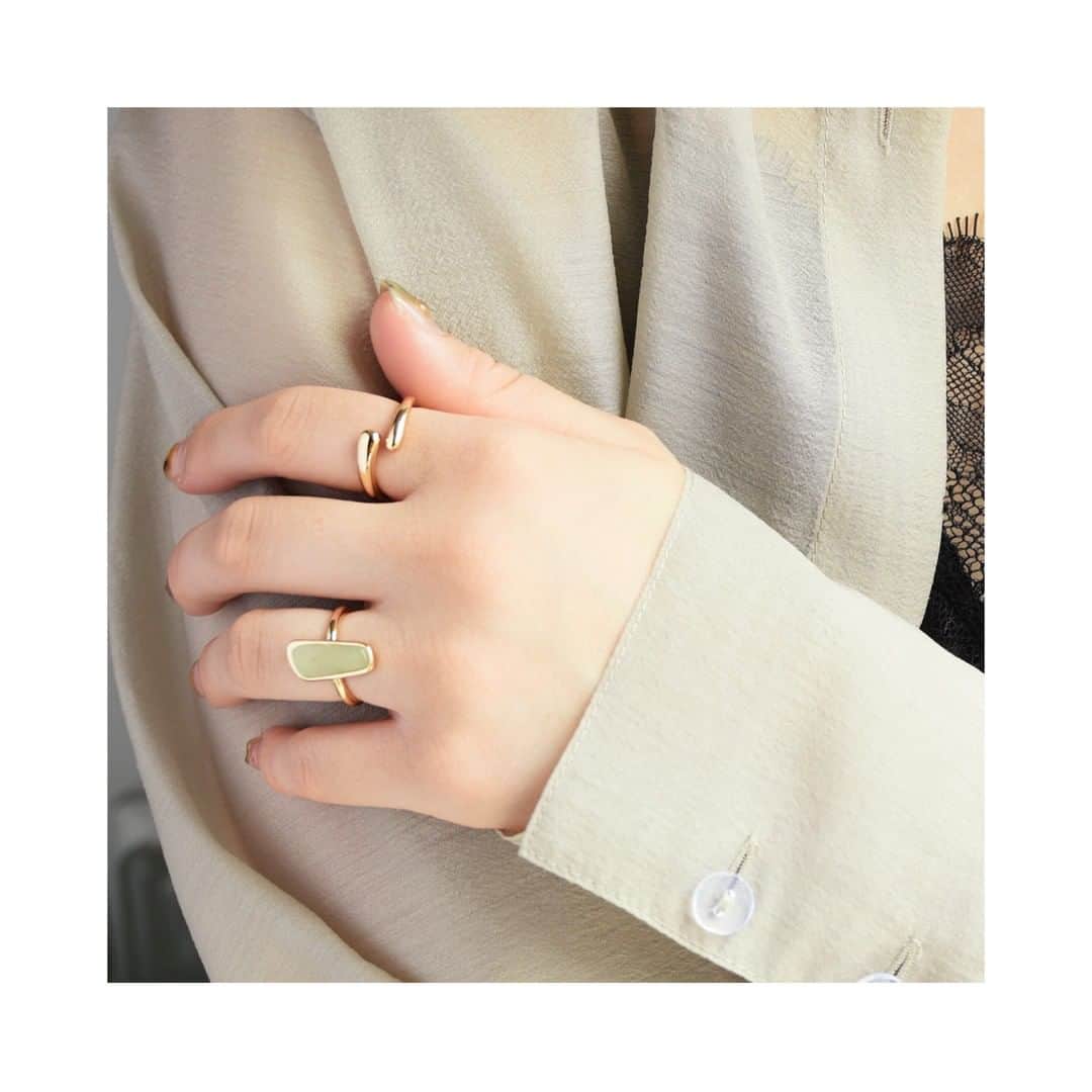 コレカウのインスタグラム：「ㅤㅤㅤㅤㅤㅤㅤㅤㅤㅤㅤㅤㅤㅤㅤㅤㅤㅤㅤㅤㅤㅤㅤㅤㅤㅤ New Arrivals アンティークのような風合いの天然石が目を惹くSETリング♪ ㅤㅤㅤㅤㅤㅤㅤㅤㅤㅤㅤㅤㅤ ナチュラルストーン × メタル セット リング ¥1,870(in tax) ㅤㅤㅤㅤㅤㅤㅤㅤㅤㅤㅤㅤㅤ ㅤㅤㅤㅤㅤㅤㅤㅤㅤㅤㅤㅤㅤ ㅤㅤㅤㅤㅤㅤㅤㅤㅤㅤㅤㅤㅤ ㅤㅤㅤㅤㅤㅤㅤㅤㅤㅤㅤㅤㅤ #大人アクセ #アクセ大好き #重ね付けリング #天然石 #2020AW #Autumnfashion #GOLDY_acce #보석 #首飾  #액세서리 #配飾 #アクセサリー #accessories #大人女子 #大人カジュアル #通勤コーデ #キレイ目コーデ #カジュアルコーデ #カジュアルファッション #シンプルコーデ #ladysfashion  #fashion #chao_app #zozotown #perky_room」