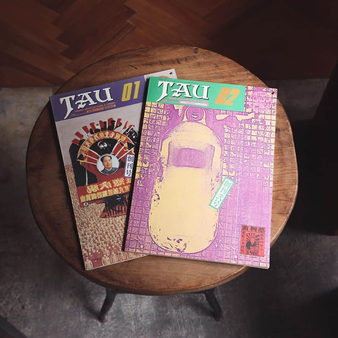 nostos booksさんのインスタグラム写真 - (nostos booksInstagram)「本日は「Tau」、マイヤ・イソラなど38冊を入荷しました。プロフィールリンクから新着一覧をご覧くたさい。  --------  《Tau 現象としての建築雑誌》﻿ ﻿ 僅か4号で廃刊となってしまった伝説の建築雑誌『Tau（Trans-Architecture&Urban）』の創刊号と第二号があわせて入荷しました。﻿ ﻿ 編集人は、毎日新聞社を経てSF評論家となった石川喬司。 遺留品研究所による、B4判の大紙面に余すことなく情報を詰め込み、広告と記事を見事に融合させた装丁にもご注目ください。﻿ ﻿ 創刊号は「現象へ」特集。第二号には、「都市埋葬学序説」、「建築家は建売分譲術に学べ」、「アポロ月面着陸船模型」などを収録しています。﻿ ﻿ それぞれの商品の詳細は【商品タグ】をご覧ください。﻿ ﻿ -------------------﻿ ﻿ 現在実店舗は、土日祝のみの営業とさせていただいております。﻿ オンラインストアは平日も通常通り営業しておりますので、ぜひご覧ください。﻿ ﻿ 休日のご来店は完全予約制ではありませんが、大変混み合いますので、ご来店の際はぜひ事前にご予約ください。﻿ 下記をご確認のうえ、オンラインストアの予約フォーム、またお電話やメールにてご連絡ください。﻿ ﻿ ・ご来店日時﻿ （※混雑時はご利用時間を1時間とさせていただく場合がございます）﻿ 下記の時間帯からお選びください。﻿ 13〜14時﻿ 14〜15時﻿ 15〜16時﻿ 16〜17時﻿ 17〜18時﻿ ﻿ ・ご予約名﻿ ・人数﻿ ・お電話番号﻿ ﻿ ご予約はこちらから▼﻿ TEL：03-5799-7982﻿ Mail：info@nostos.jp﻿ ﻿  ---------------------」9月15日 18時58分 - nostosbooks