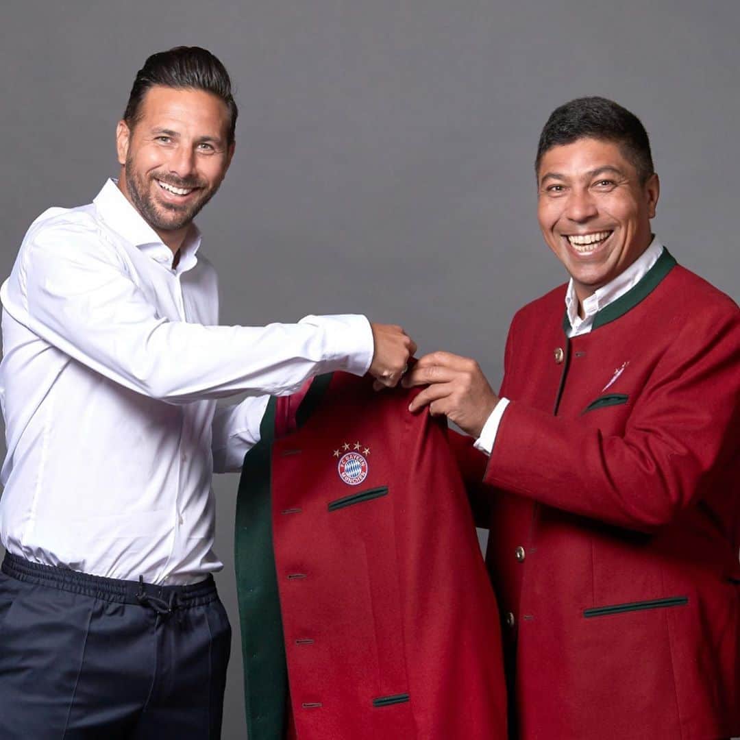 バイエルン・ミュンヘンさんのインスタグラム写真 - (バイエルン・ミュンヘンInstagram)「A legend returns! 🙌 Claudio Pizarro becomes an #FCBayern ambassador! 🔴⚪️ #MiaSanMia」9月15日 19時09分 - fcbayern